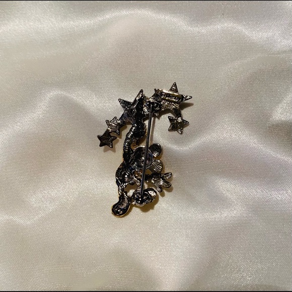 Disney marked Mickey Mouse Pin/brooch - Picture 3 of 4